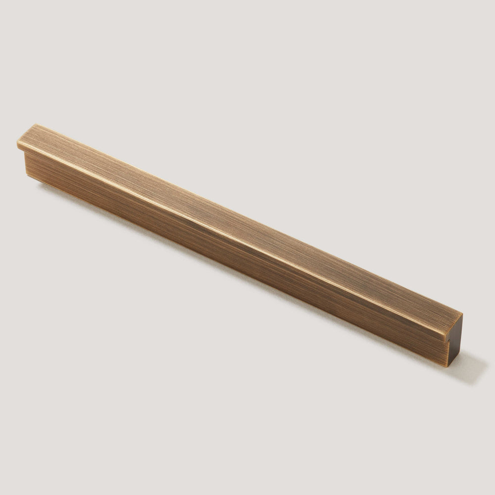 BLAKE Minimalist Handle - Antique Brass