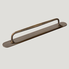 Plank Hardware Cabinetry 111mm (99mm CC) / Handle with Backplate GRAYSON Traditional D-Bar Handle - Antique Brass