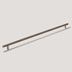 Plank Hardware Cabinetry 760 mm (672mm CC) KEPLER Heavyweight Knurled Handle - Antique Brass