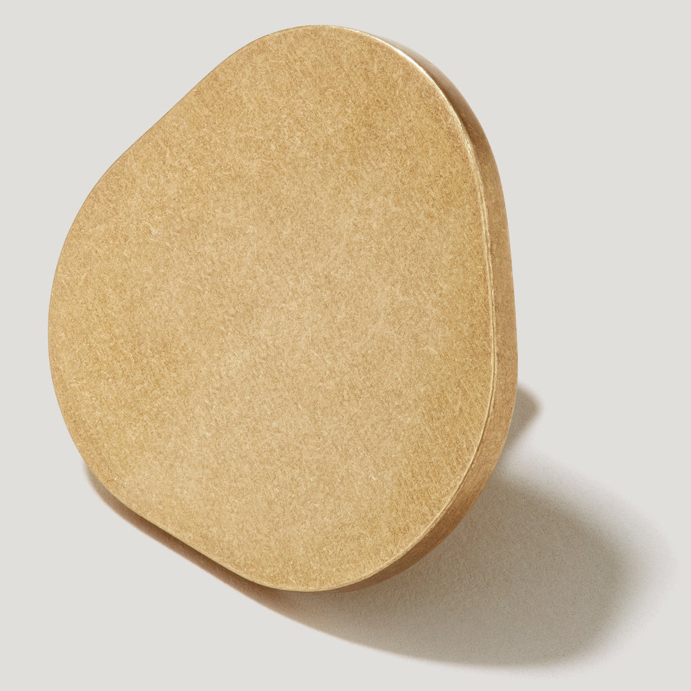 PEBBLE Organic Knob - Aged Brass