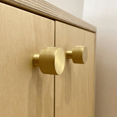 Plank Hardware Cabinetry SWIFT Swirled Knob - Brass