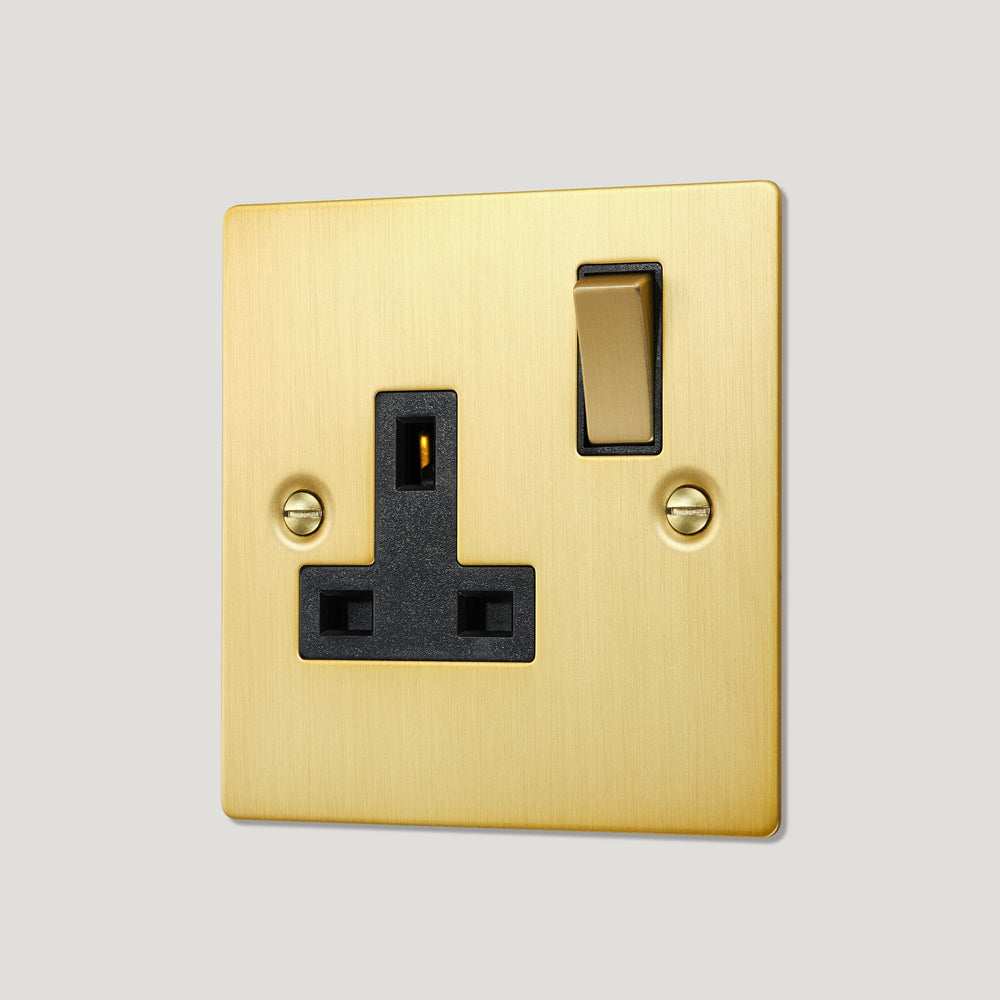 SYLVIE Single Plug Socket - Brass (Black Insert)