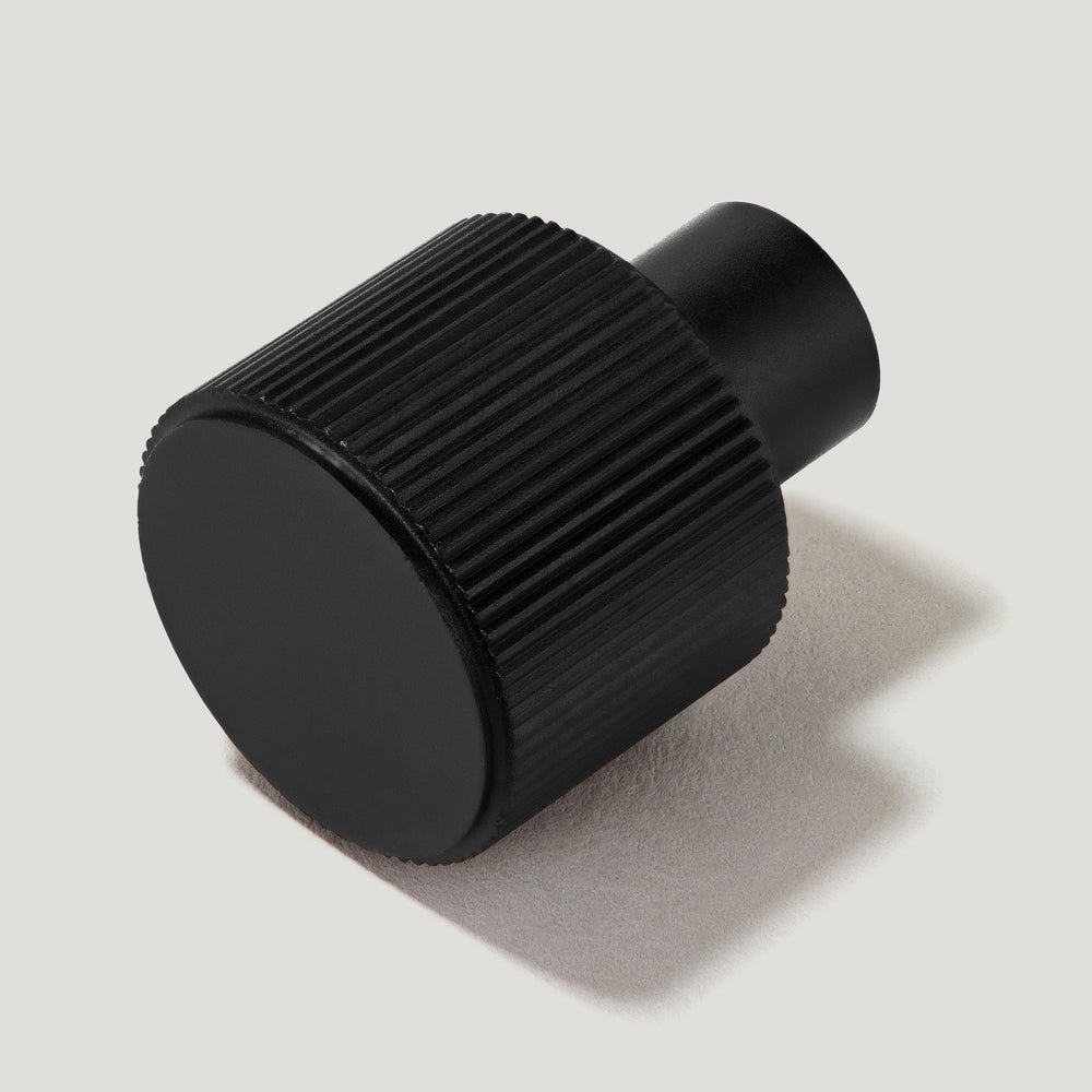 LENNON Grooved Button Knob - Black